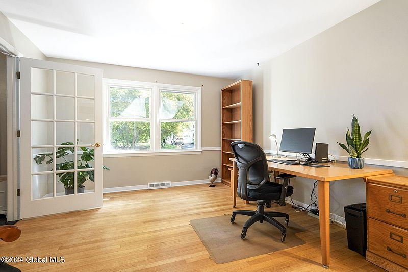 4th image of 147 Dumbarton Drive