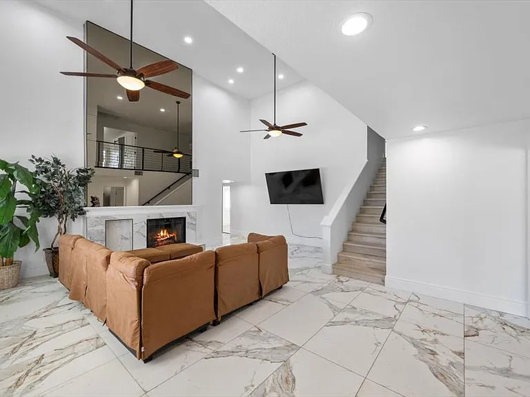 1695 Montessouri St — Photo 10