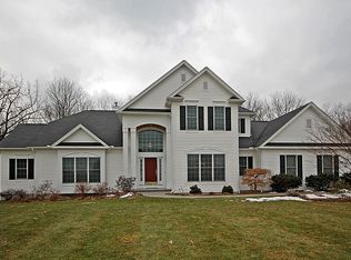 54 Meadow Cove Rd, Pittsford, NY 14534