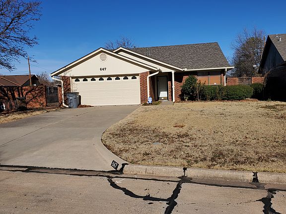 3rd image of 647 NW Waterford Dr