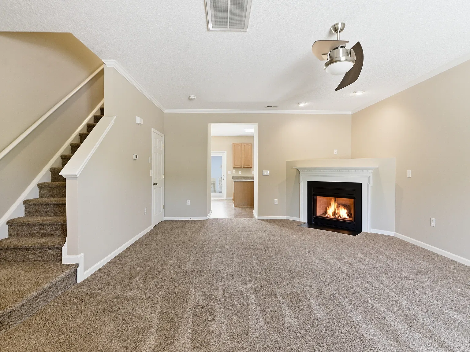 3 bed, 2.5 bath, 1460 sqft, $1,650 — Photo 4