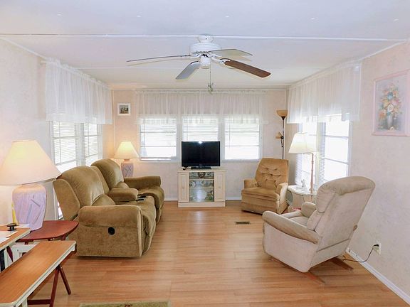 4th image of 34 E Ln