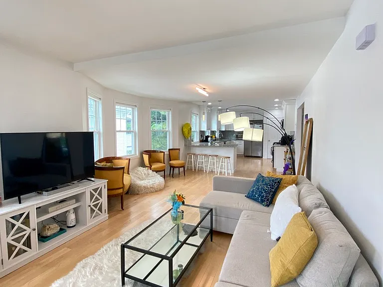 194 Boylston St #2 — Photo 1
