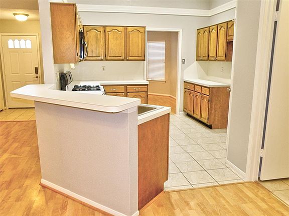 5th image of 905 Briarmeadow Ave