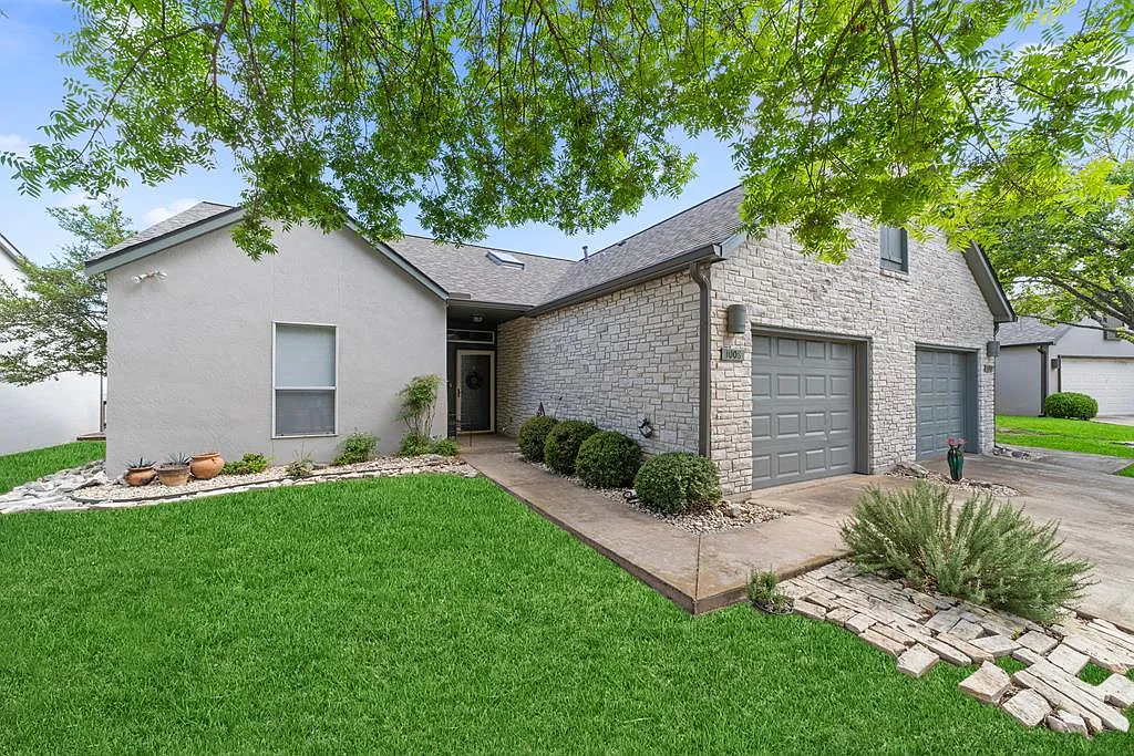 Building Photo - 1008 Edinburgh Dr