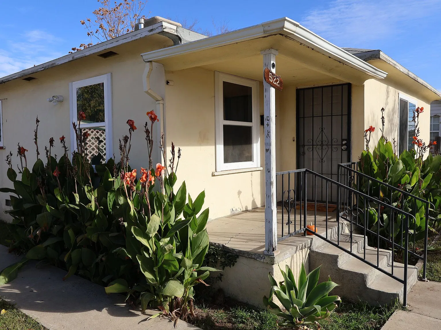 3 Bedroom 1 Bathroom House available in Oildale! — Photo 1