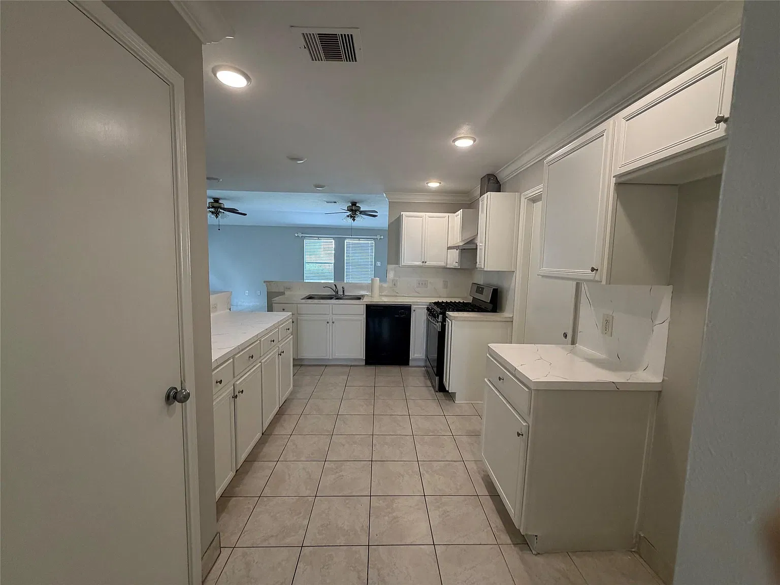 3 bed, 2.0 bath, 1576 sqft, $1,775 — Photo 4