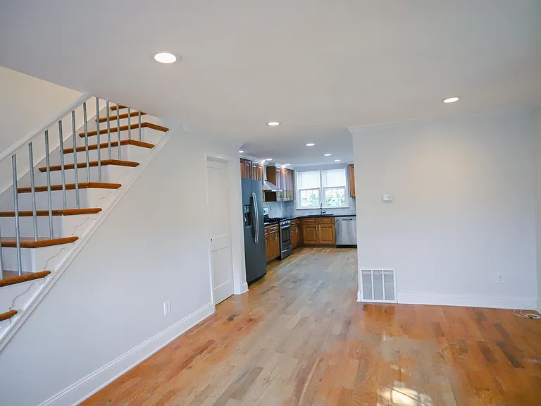 121 Alverstone Rd — Photo 5
