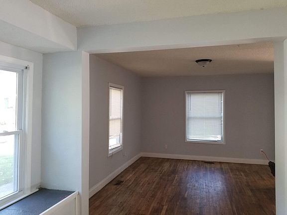 2nd image of 5915 Lexington Ave