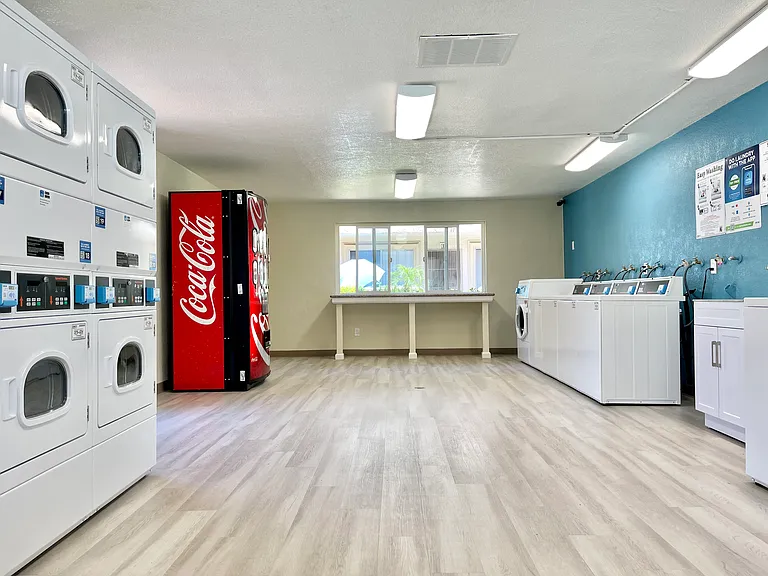 Bella Vista Apartments — Photo 7