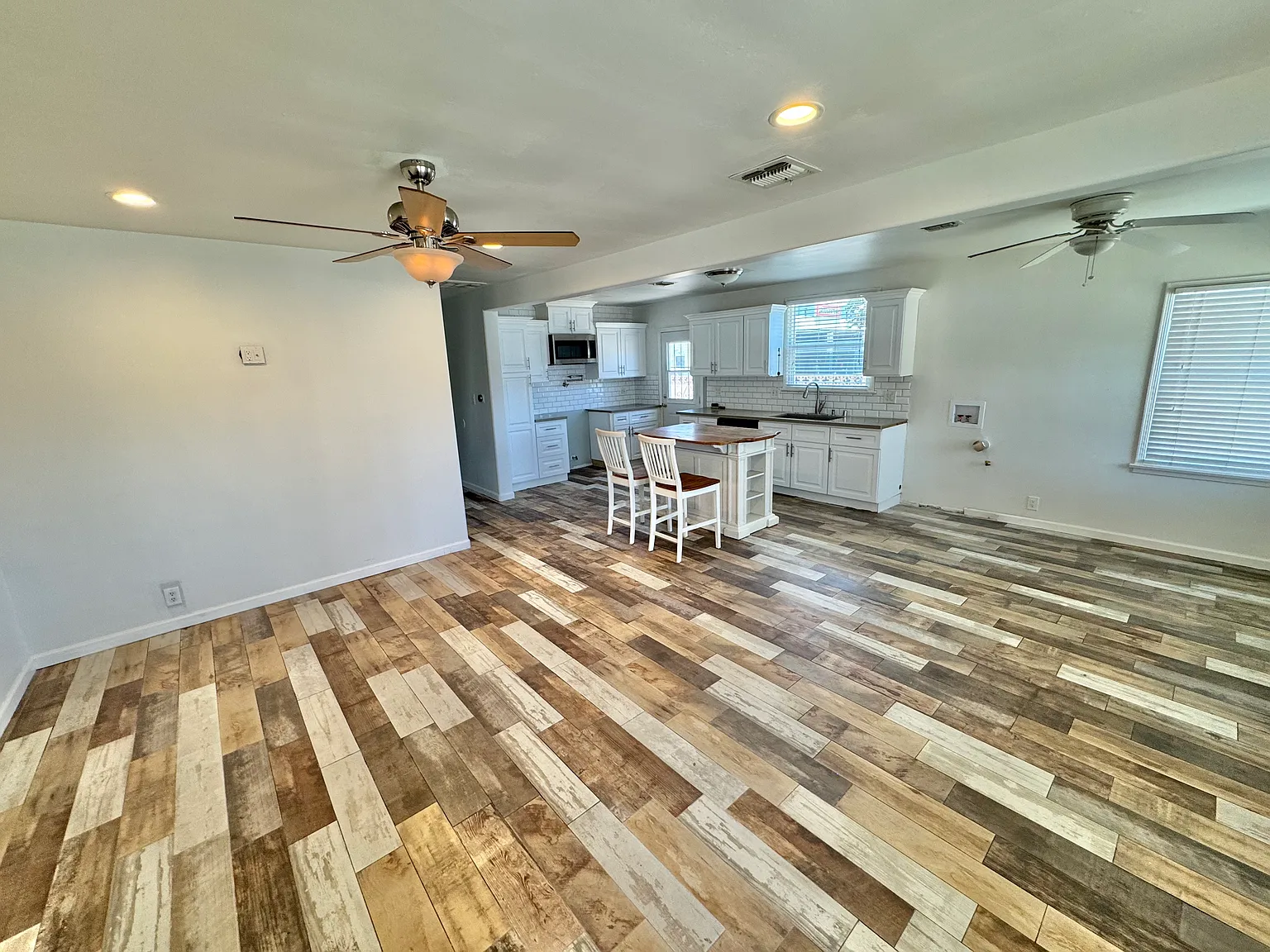 3 bed, 1146 sqft, $3,100 — Photo 3