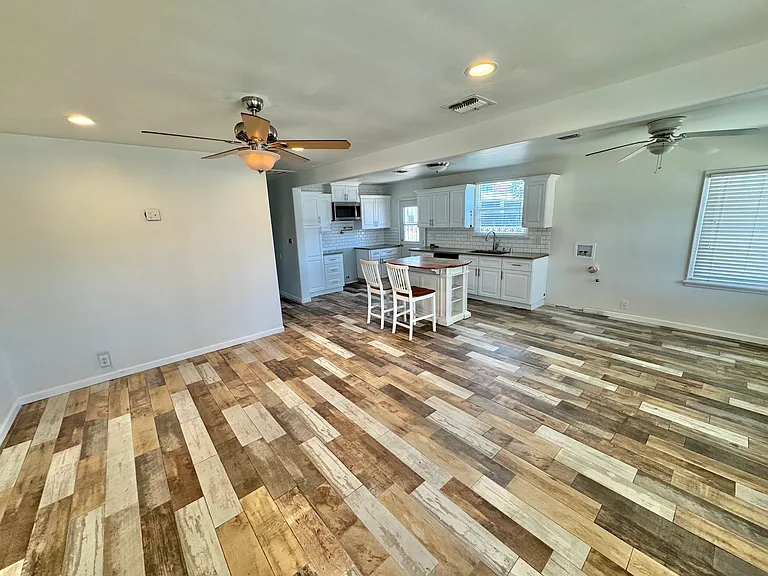19335 Roscoe Blvd — Photo 3