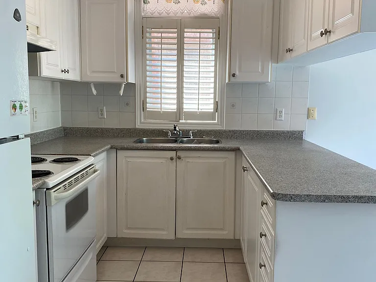 169 Matthew Dr #UPPER LEVEL — Photo 3