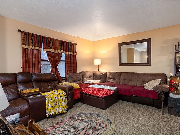 4th image of 3179 Vanderhoof Rd