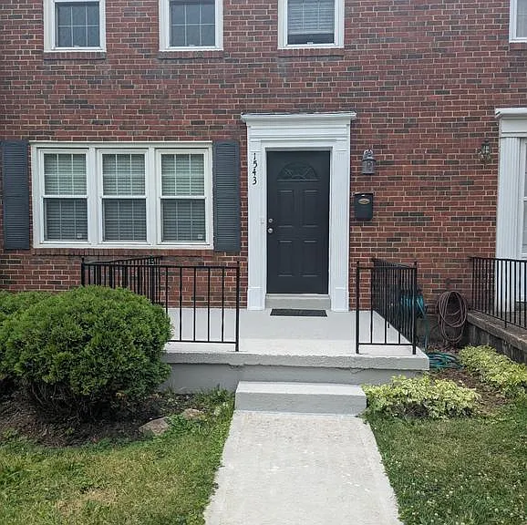 1543 Cottage Ln — Photo 3