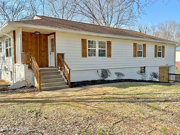 3rd image of 654 Lakeshore Dr