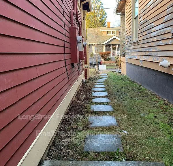 532 NE Sumner St #B — Photo 15