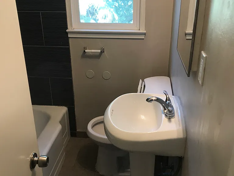 907 N Van Ness Ave #205 — Photo 6