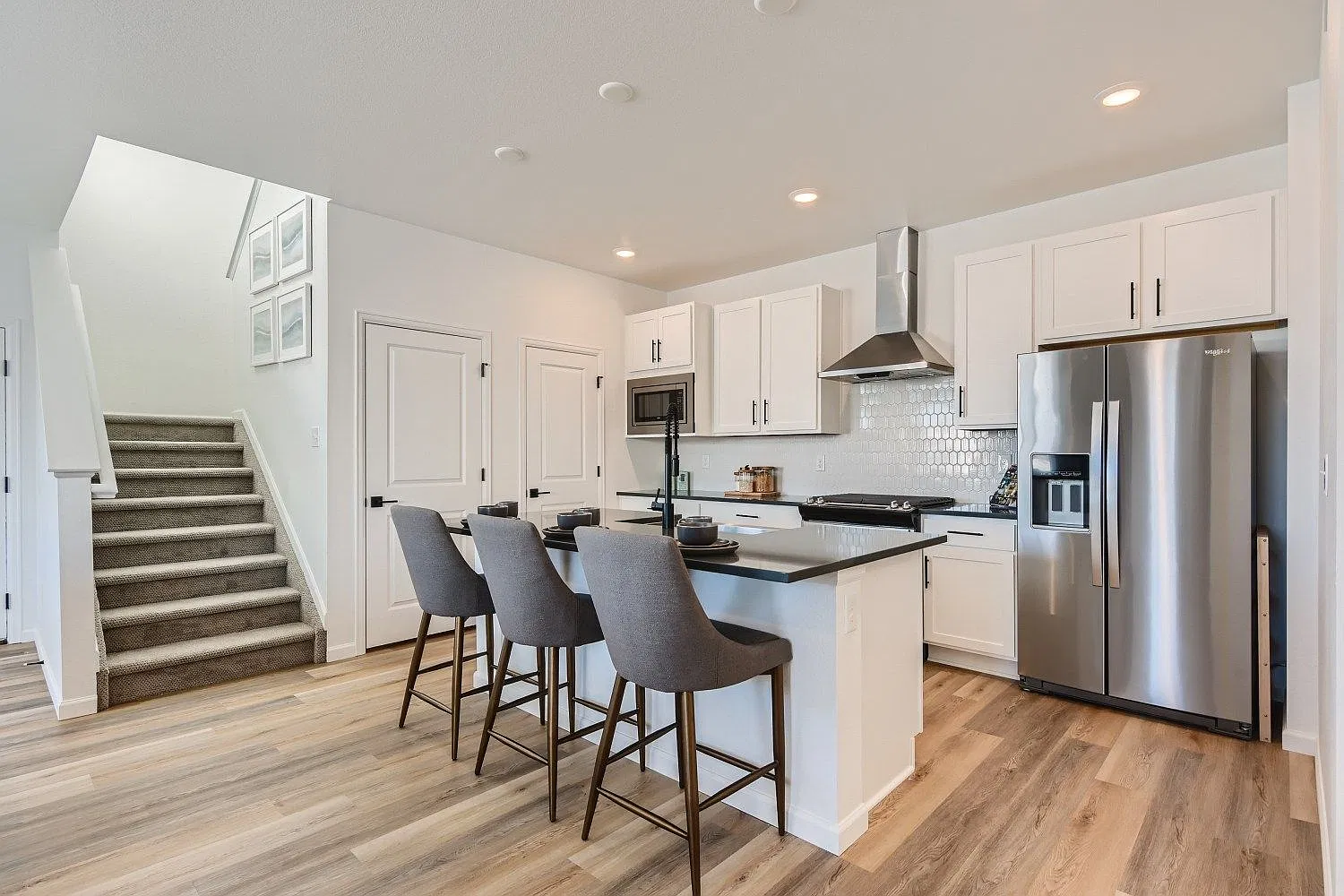 4 bed, 3.5 bath, 2133 sqft, $4,000 — Photo 3