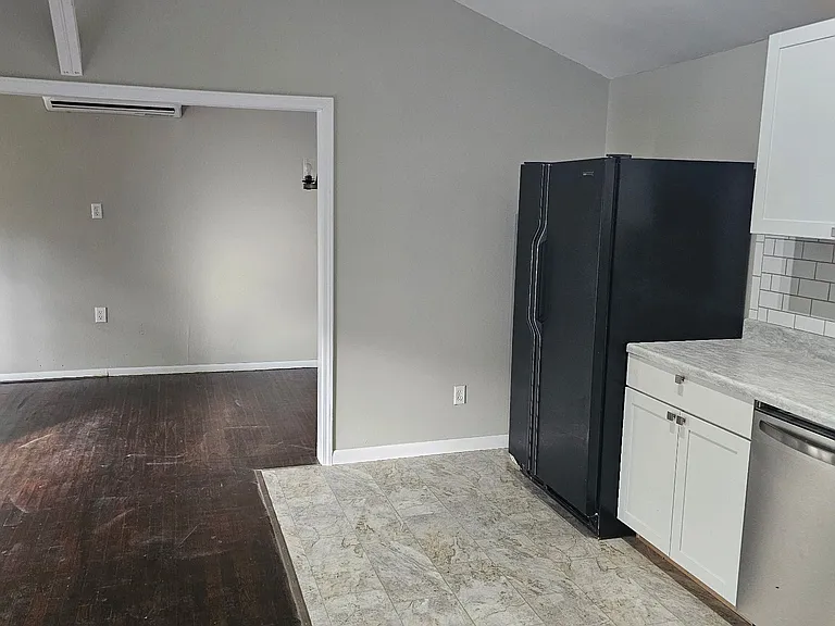 772 Zurich Cir — Photo 3