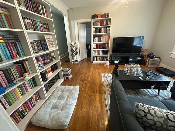 3rd image of 2254 Bryn Mawr Ave APT 3C
