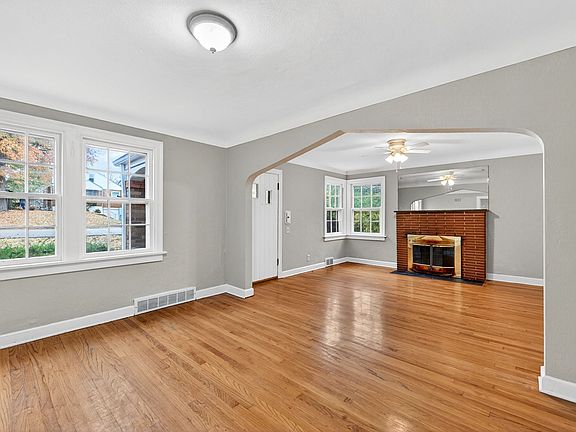 4th image of 3653 Eminence Blvd