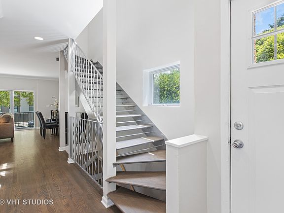 2nd image of 1618 N Burling St #A