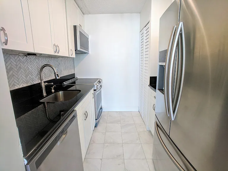 2092 Kuhio Ave #2403 — Photo 5