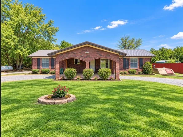 245 E Riddle Rd, Chickasha, OK 73018