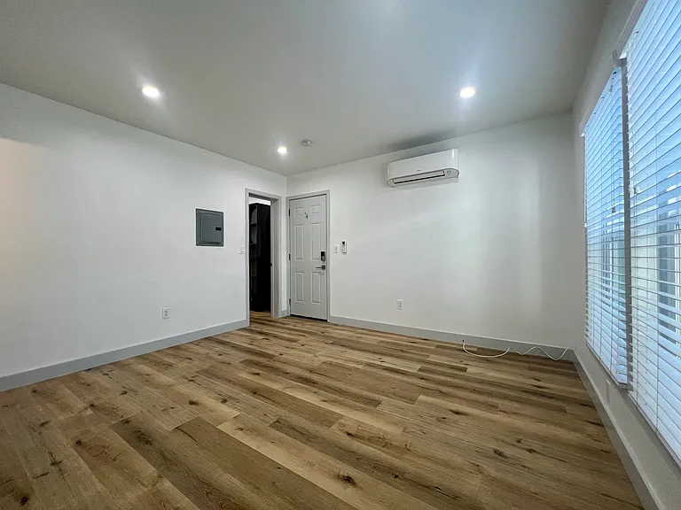 1827 E Ocean Blvd #16 — Photo 4