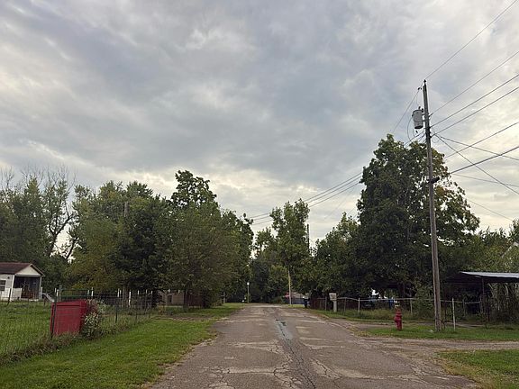 5th image of 2678 Cleve Ave