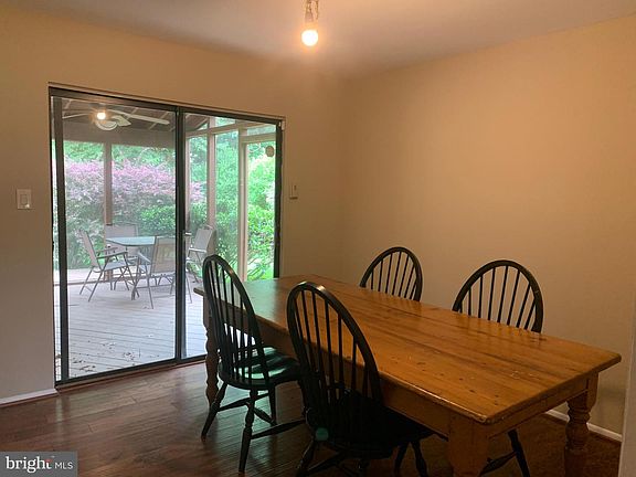 5th image of 18 Walnutwood Ct