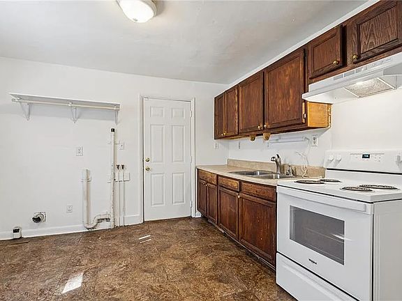 5th image of 159 Choate St #155