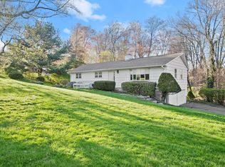 87 Fairview Ave, Trumbull, CT 06611