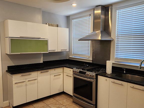 5th image of 168 Fairview Ave Floor 1