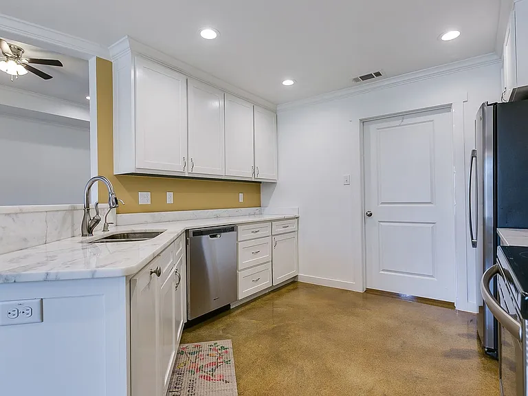 5918 Southampton Pl — Photo 11