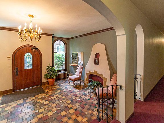 5th image of 411 Boylston Ave E APT 102