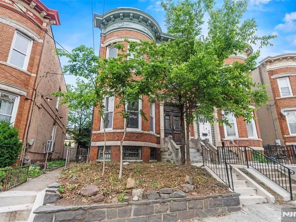 264 Woodlawn Ave, Jersey City, NJ 07305
