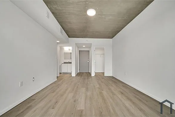 3 bed, 1200 sqft, $3,500 — Photo 4