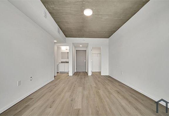 4th image of 475 NE 125th St #504