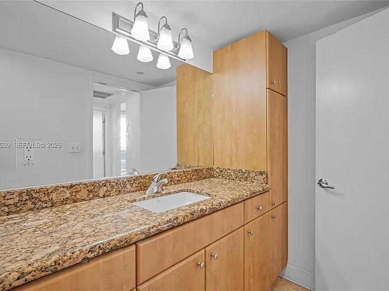 401 69th St #Penthouse 101 — Photo 17