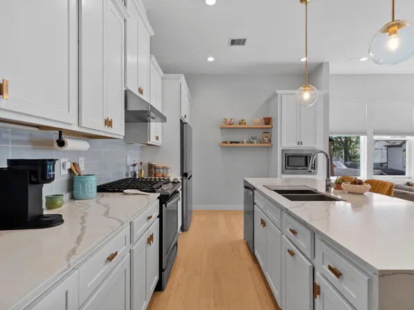 825 Martin St, Houston, TX 77018