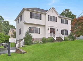 9 Hayhurst Ave, Valhalla, NY 10595