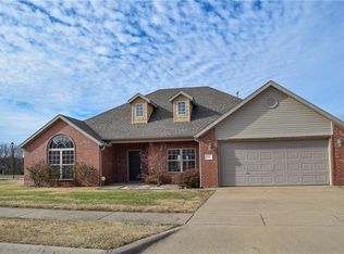 541 N Fox Meadows Ln, Fayetteville, AR 72704