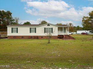 98 Sand Hill Loop Rd, Elizabethtown, NC 28337