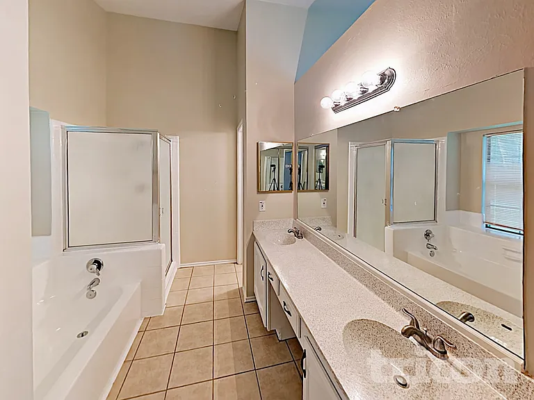 7811 Bluff Trail Dr — Photo 20