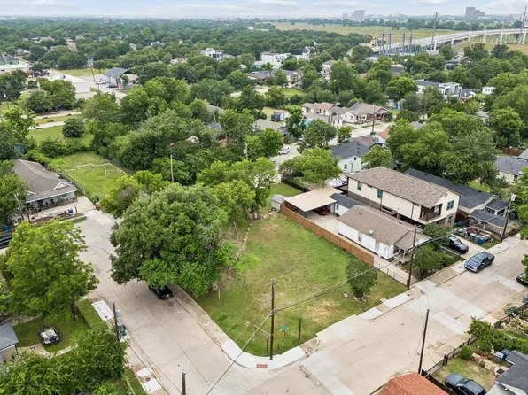 3305 Brantley St, Dallas, TX 75212