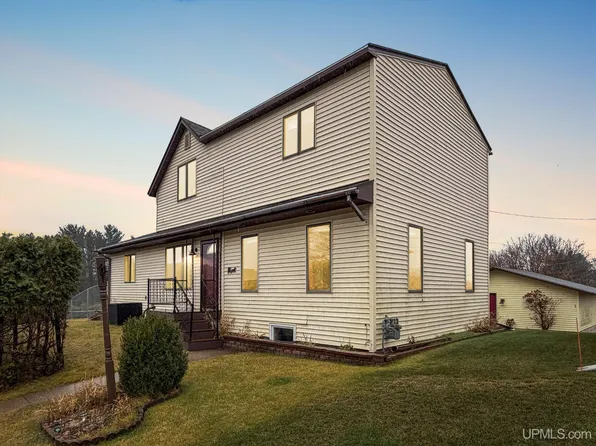 503 Oak St, Norway, MI 49870