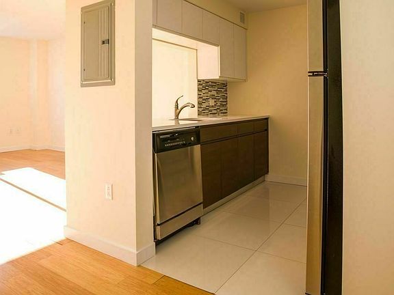 3rd image of 72 Broadway #200