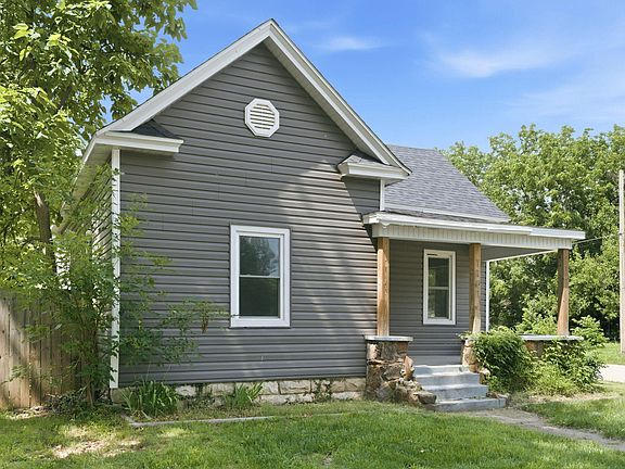 2nd image of 1101 W Division Street